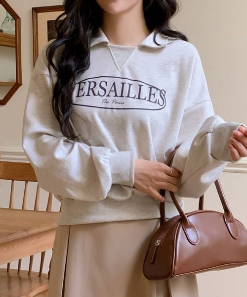 SONA（ソナ）の「SONA 英文プリントカラーネックトレーナー（スウェット・レディース・オレンジ/オートミール・FREE）」の2枚目の写真