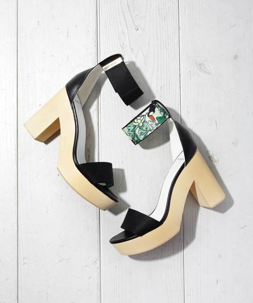 SOLPRESA（ソルプレーサ）の「【SOLPRESA】テープサンダル（サンダル・レディース・ホワイト/ブラック/マルチ・24.5/23.5）」の3枚目の写真