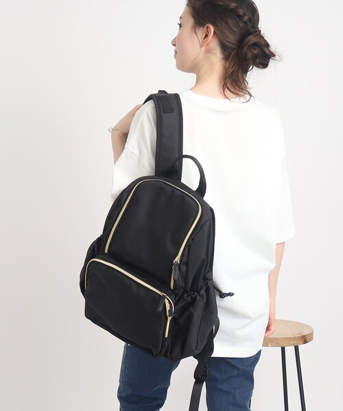 SHOO・LA・RUE(シューラルー)の「◆【撥水】12ポケットファンクションリュック【ワンタッチ着脱】(バックパック/リュック・レディース・ブラック系3/ブラック・00)」の7枚目の写真
