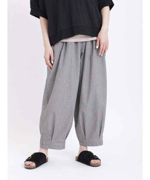 Samansa Mos2(サマンサ モスモス)の「【クイックドライ】裾タックパンツ(その他パンツ・レディース・ブラック/グレー/ベージュ/キナリ・フリ-)」の6枚目の写真