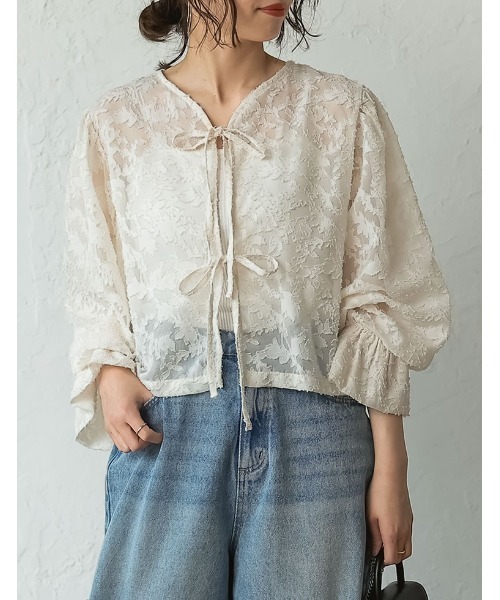 Re:EDIT（リエディ）の「[2023 SUMMER COLLECTION]前後2WAYフラワーカットジャガードシアーブラウス（カーディガン/ボレロ・レディース・アイボリー/ブラック/パープル・MEDIUM/LARGE）」の9枚目の写真