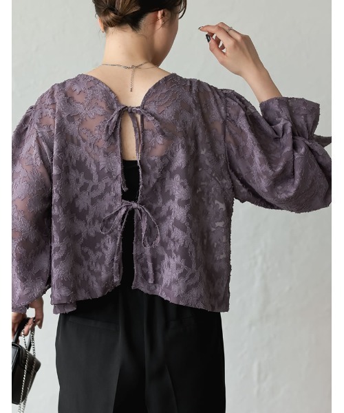 Re:EDIT（リエディ）の「[2023 SUMMER COLLECTION]前後2WAYフラワーカットジャガードシアーブラウス（カーディガン/ボレロ・レディース・アイボリー/ブラック/パープル・MEDIUM/LARGE）」の16枚目の写真