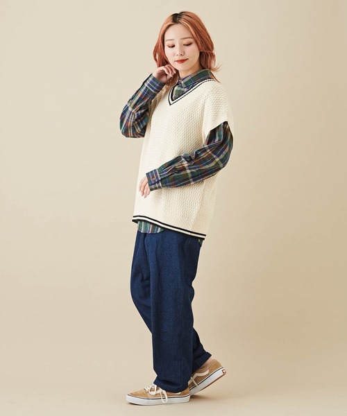 CUBE SUGAR（キューブシュガー）の「バルキーニットVネックライン入りベスト（ベスト・レディース・ナチュラル/ブラック/パープル系その他/イエロー系その他/ブラック系その他・M）」の7枚目の写真