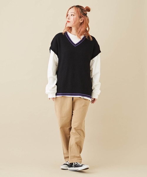 CUBE SUGAR（キューブシュガー）の「バルキーニットVネックライン入りベスト（ベスト・レディース・ナチュラル/ブラック/パープル系その他/イエロー系その他/ブラック系その他・M）」の9枚目の写真