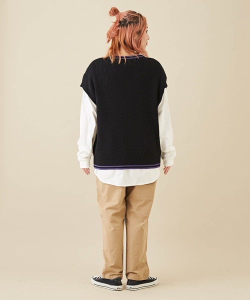 CUBE SUGAR（キューブシュガー）の「バルキーニットVネックライン入りベスト（ベスト・レディース・ナチュラル/ブラック/パープル系その他/イエロー系その他/ブラック系その他・M）」の11枚目の写真