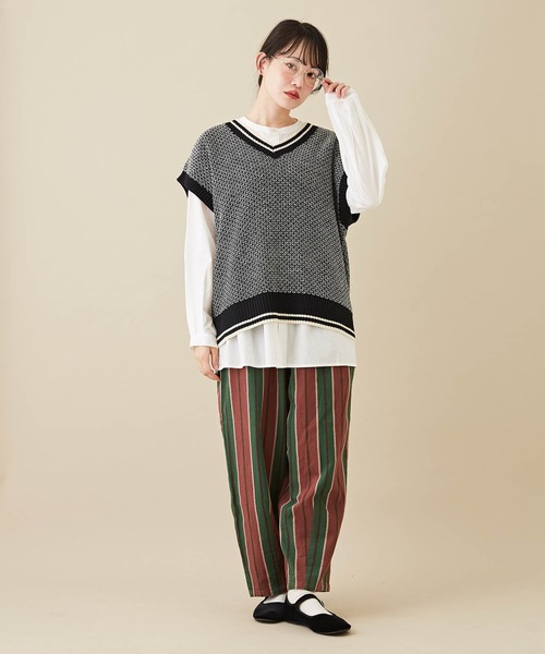 CUBE SUGAR（キューブシュガー）の「バルキーニットVネックライン入りベスト（ベスト・レディース・ナチュラル/ブラック/パープル系その他/イエロー系その他/ブラック系その他・M）」の12枚目の写真