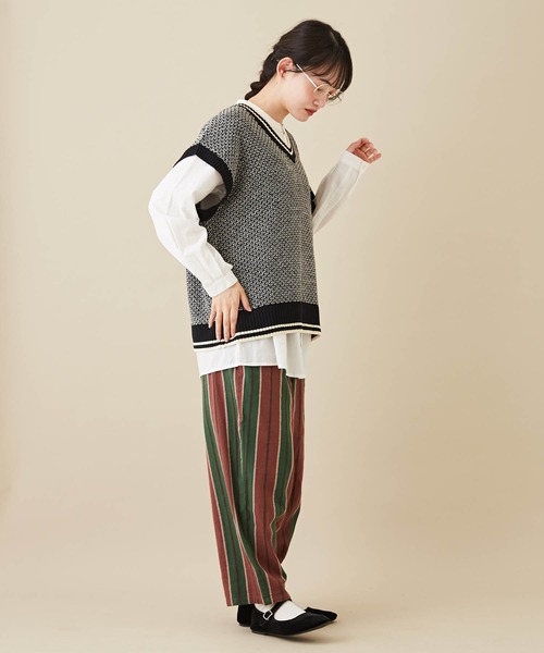 CUBE SUGAR（キューブシュガー）の「バルキーニットVネックライン入りベスト（ベスト・レディース・ナチュラル/ブラック/パープル系その他/イエロー系その他/ブラック系その他・M）」の13枚目の写真