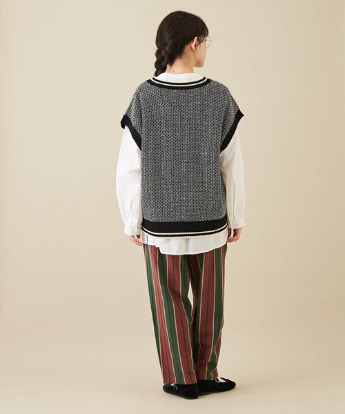 CUBE SUGAR（キューブシュガー）の「バルキーニットVネックライン入りベスト（ベスト・レディース・ナチュラル/ブラック/パープル系その他/イエロー系その他/ブラック系その他・M）」の14枚目の写真