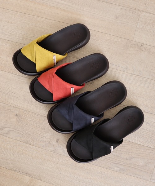 Regetta Canoe(リゲッタカヌー)の「スエード調ツイストスライドサンダル(サンダル・レディース・ベージュ/ブラック/ネイビー/マスタード/レッド・S/M/L/LL)」の5枚目の写真