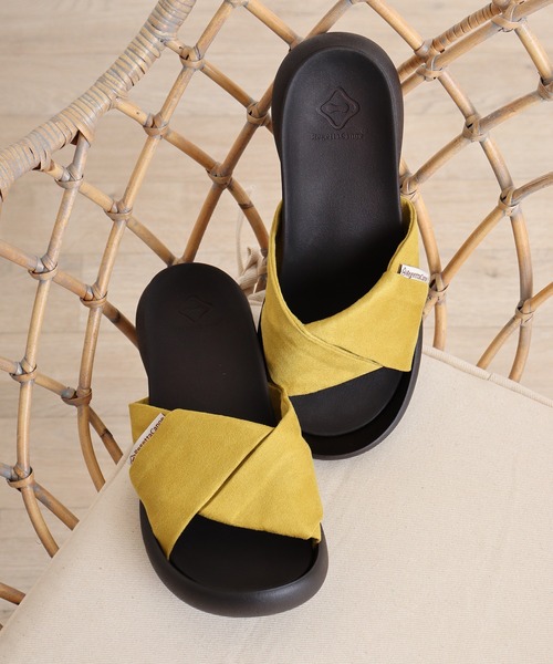 Regetta Canoe(リゲッタカヌー)の「スエード調ツイストスライドサンダル(サンダル・レディース・ベージュ/ブラック/ネイビー/マスタード/レッド・S/M/L/LL)」の4枚目の写真