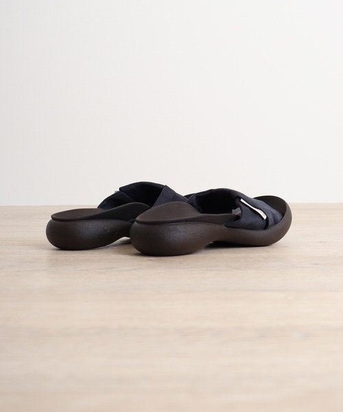 Regetta Canoe(リゲッタカヌー)の「スエード調ツイストスライドサンダル(サンダル・レディース・ベージュ/ブラック/ネイビー/マスタード/レッド・S/M/L/LL)」の20枚目の写真