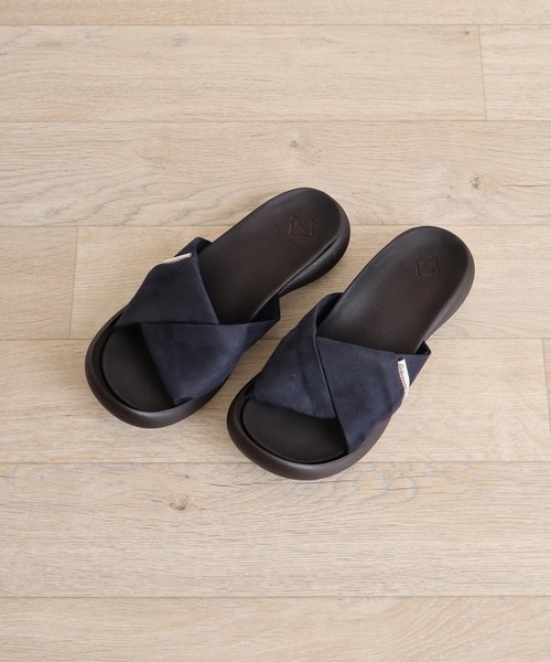 Regetta Canoe(リゲッタカヌー)の「スエード調ツイストスライドサンダル(サンダル・レディース・ベージュ/ブラック/ネイビー/マスタード/レッド・S/M/L/LL)」の18枚目の写真