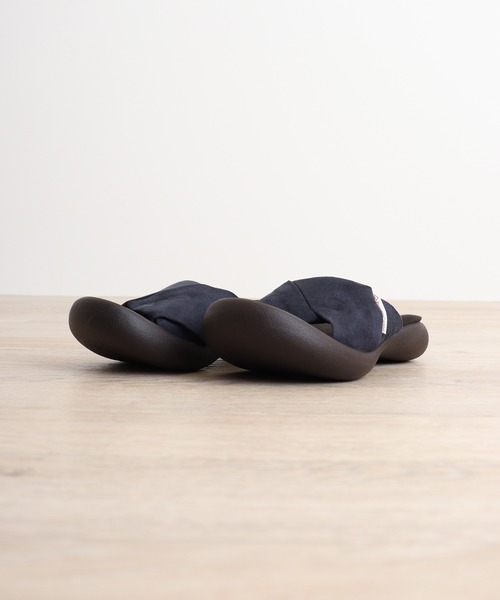 Regetta Canoe(リゲッタカヌー)の「スエード調ツイストスライドサンダル(サンダル・レディース・ベージュ/ブラック/ネイビー/マスタード/レッド・S/M/L/LL)」の19枚目の写真