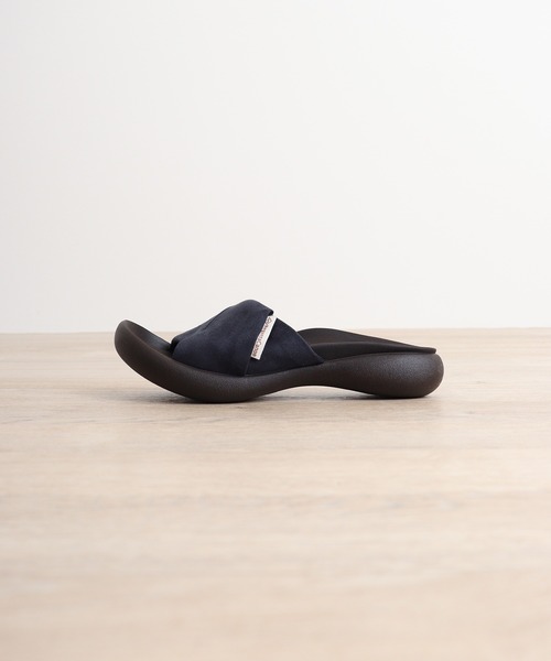 Regetta Canoe(リゲッタカヌー)の「スエード調ツイストスライドサンダル(サンダル・レディース・ベージュ/ブラック/ネイビー/マスタード/レッド・S/M/L/LL)」の21枚目の写真