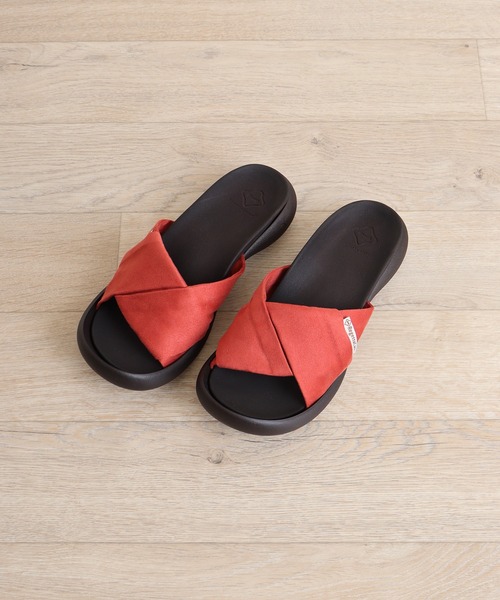 Regetta Canoe(リゲッタカヌー)の「スエード調ツイストスライドサンダル(サンダル・レディース・ベージュ/ブラック/ネイビー/マスタード/レッド・S/M/L/LL)」の22枚目の写真