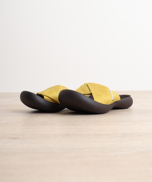 Regetta Canoe(リゲッタカヌー)の「スエード調ツイストスライドサンダル(サンダル・レディース・ベージュ/ブラック/ネイビー/マスタード/レッド・S/M/L/LL)」の13枚目の写真