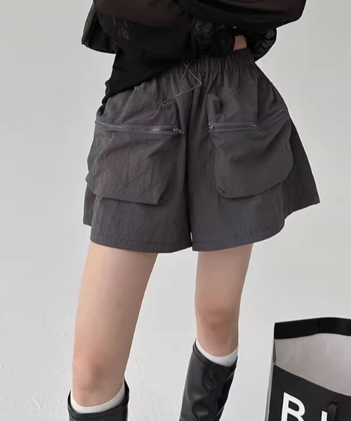 Vipoa(ヴィポア)の「ビックポケットカーゴショートパンツ(その他パンツ・レディース・グレー/ブラック/ホワイト・FREE)」の3枚目の写真