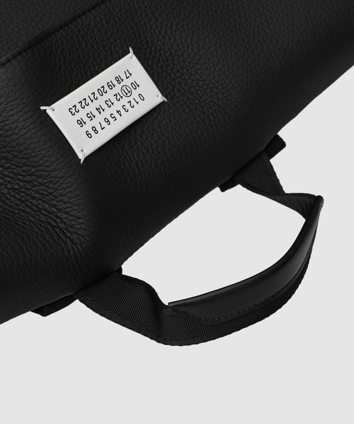 追跡【Maison Margiela】ソフト5ACフラップバックパックブラック Maison Margiela（メゾンマルジェラ）の「SOFT 5AC FLAP