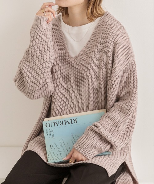ad thie(アドティエ)の「畦編み Vネックニット(ニット/セーター・レディース・オフホワイト/ピンクベージュ/ブラウン/ブラック/ボルドー・FREE)」の4枚目の写真