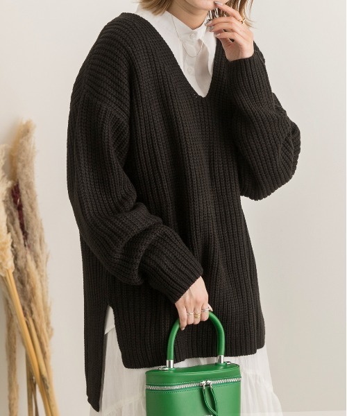 ad thie(アドティエ)の「畦編み Vネックニット(ニット/セーター・レディース・オフホワイト/ピンクベージュ/ブラウン/ブラック/ボルドー・FREE)」の2枚目の写真