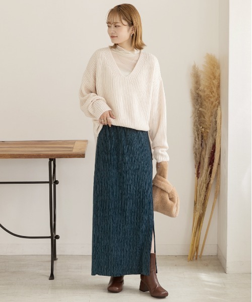 ad thie(アドティエ)の「畦編み Vネックニット(ニット/セーター・レディース・オフホワイト/ピンクベージュ/ブラウン/ブラック/ボルドー・FREE)」の6枚目の写真
