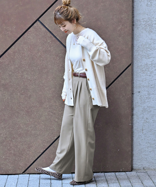 B.C STOCK(ベーセーストック)の「《追加》シアークルーネックロンT(Tシャツ/カットソー・レディース・ブラック/ホワイト・FREE)」の3枚目の写真