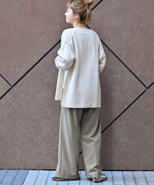 B.C STOCK(ベーセーストック)の「《追加》シアークルーネックロンT(Tシャツ/カットソー・レディース・ブラック/ホワイト・FREE)」の4枚目の写真