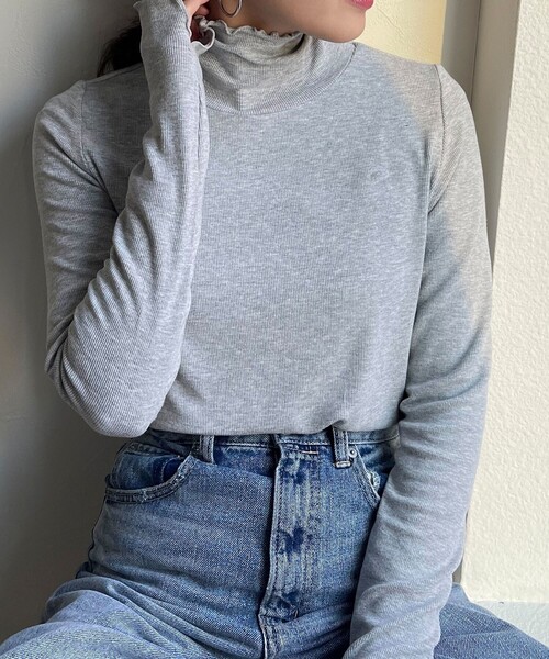 fredy emue(フレディエミュ)の「テレコメロータートルネックカットソー(Tシャツ/カットソー・レディース・ブラック/ライトグレー/ラベンダー/オフホワイト・38)」の6枚目の写真
