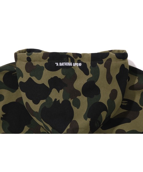 A BATHING APE（アベイシングエイプ）の「1ST CAMO COLLEGE PULLOVER HOODIE（パーカー・メンズ・グリーン/イエロー・XX-LARGE/X-LARGE/MEDIUM/LARGE/XXX-LARGE/SMALL）」の5枚目の写真