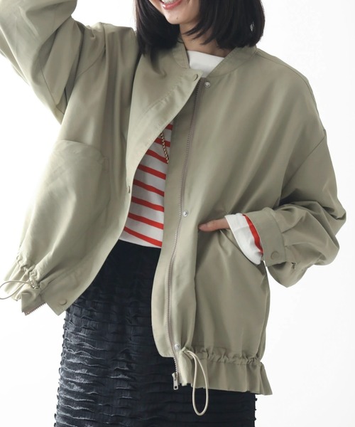 Green Parks(グリーンパークス)の「撥水加工 裾ドロストブルゾン(ブルゾン・レディース・ブラック/ライトベージュ/カーキ・FREE)」の3枚目の写真