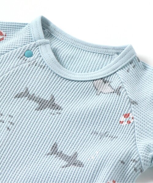 Ampersand(アンパサンド)の「総柄ロンパス(ロンパース・キッズ・オフホワイト/サックスブルー・60/70/80)」の5枚目の写真