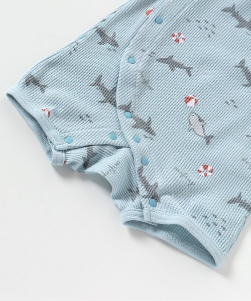 Ampersand(アンパサンド)の「総柄ロンパス(ロンパース・キッズ・オフホワイト/サックスブルー・60/70/80)」の7枚目の写真