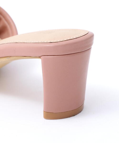 NATURAL BEAUTY BASIC（ナチュラルビューティーベーシック）の「◇【Oggi・美人百花6月号掲載】パテッドミュール（サンダル・レディース・ピンク/ブラック/オフホワイト・MEDIUM）」の13枚目の写真