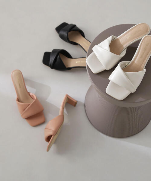 NATURAL BEAUTY BASIC（ナチュラルビューティーベーシック）の「◇【Oggi・美人百花6月号掲載】パテッドミュール（サンダル・レディース・ピンク/ブラック/オフホワイト・MEDIUM）」の2枚目の写真