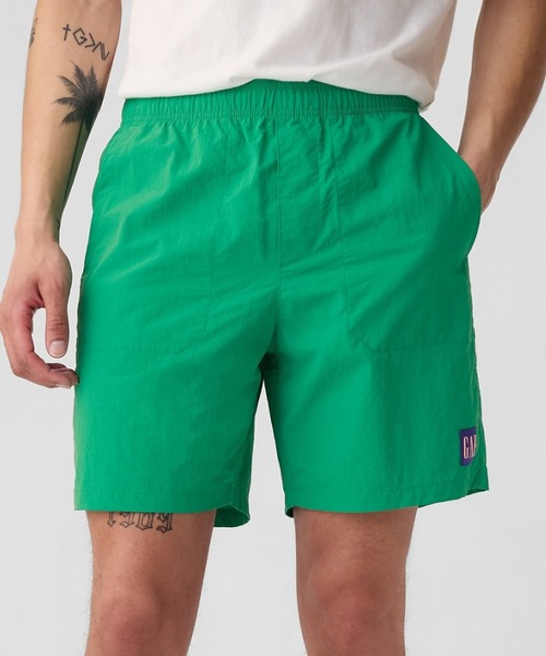 GAP（ギャップ）の「7インチ GAPロゴ イージーショートパンツ(ユニセックス)（その他パンツ・メンズ・ブラウン/パープル/ブラック/ブルー/グリーン/ブラウン系その他・XS/S/M/L/XL）」の4枚目の写真