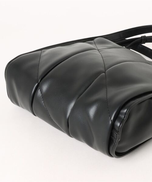 Jines（ジネス）の「キルティングスリムバッグ（ハンドバッグ・レディース・ブラック・FREE）」の4枚目の写真