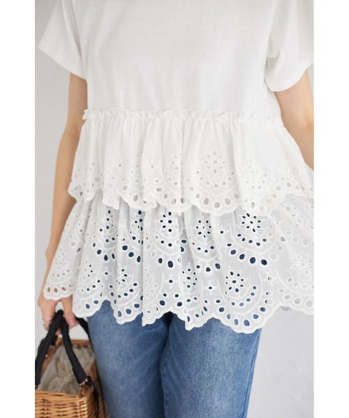 &. NOSTALGIA(アンドドットノスタルジア)の「【ZOZO限定】スカラップレースティアードトップス(Tシャツ/カットソー・レディース・オフホワイト/ブラック・M)」の4枚目の写真