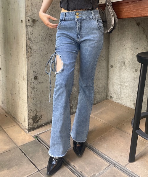 ROGER AND RAW（ロジャーアンドロウ）の「サイドカットリボンデニムパンツ（デニムパンツ・レディース・ブルー・SMALL/MEDIUM）」の3枚目の写真