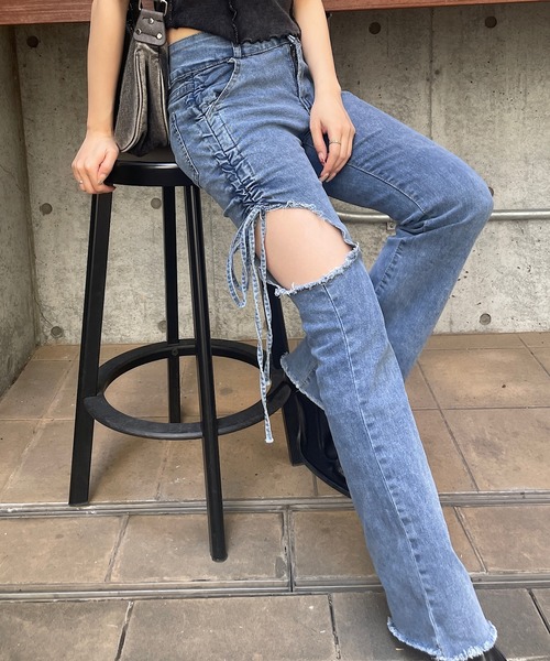 ROGER AND RAW（ロジャーアンドロウ）の「サイドカットリボンデニムパンツ（デニムパンツ・レディース・ブルー・SMALL/MEDIUM）」の7枚目の写真