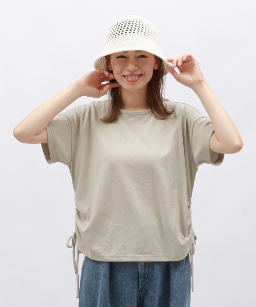 LAKOLE(ラコレ)の「メタルシャーリングプルオーバー半袖 / 127797(Tシャツ/カットソー・レディース・オフホワイト/チャコール/ベージュ・MEDIUM/SMALL)」の1枚目の写真