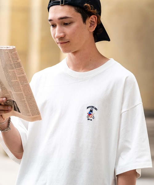 Rocky Monroe（ロッキーモンロー）の「Mojer League モジャーリーグ オーバーサイズワンポイント刺繍ヒゲおじ半袖Tシャツ（Tシャツ/カットソー・メンズ・ホワイト/ブラック/ネイビー/ブルー/ミント/ホワイト系/ホワイト系1/ホワイト系2/ホワイト系3/ホワイト系4/ブラック系/ブラック系1/ブラック系2/ブラック系3/ブラック系4/グリーン系/グリーン系1/ネイビー系・M/L/XL）」の3枚目の写真
