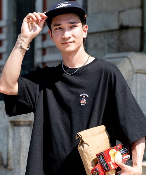 Rocky Monroe（ロッキーモンロー）の「Mojer League モジャーリーグ オーバーサイズワンポイント刺繍ヒゲおじ半袖Tシャツ（Tシャツ/カットソー・メンズ・ホワイト/ブラック/ネイビー/ブルー/ミント/ホワイト系/ホワイト系1/ホワイト系2/ホワイト系3/ホワイト系4/ブラック系/ブラック系1/ブラック系2/ブラック系3/ブラック系4/グリーン系/グリーン系1/ネイビー系・M/L/XL）」の8枚目の写真