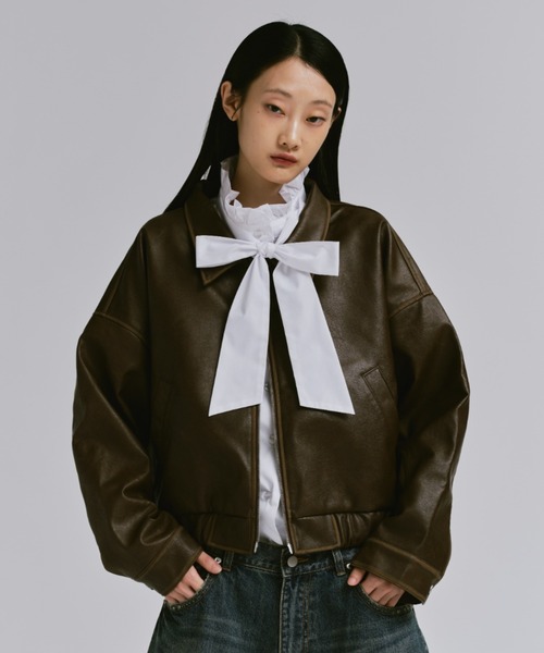 FEKETE（フェケテ）の「VINTAGE CROPPED DOUBLE ZIP-UP BLOUSON / クロップドダブルジップアップブルゾン（ブルゾン・レディース・アイボリー/ブラック/ブラウン・SMALL/MEDIUM/LARGE）」の3枚目の写真