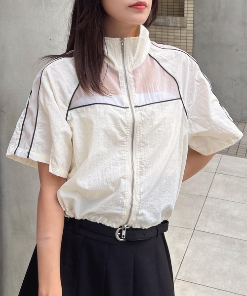 INGNI(イング)の「裾ドロストナイロンブルゾン(ブルゾン・レディース・オフホワイト/チャコールグレー/ブラック・M)」の1枚目の写真