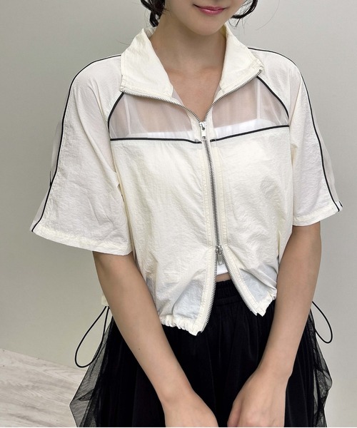 INGNI(イング)の「裾ドロストナイロンブルゾン(ブルゾン・レディース・オフホワイト/チャコールグレー/ブラック・M)」の4枚目の写真