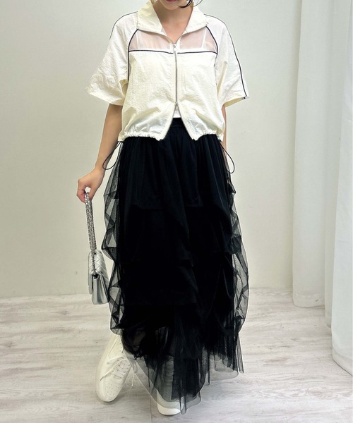 INGNI(イング)の「裾ドロストナイロンブルゾン(ブルゾン・レディース・オフホワイト/チャコールグレー/ブラック・M)」の6枚目の写真