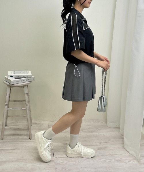 INGNI(イング)の「裾ドロストナイロンブルゾン(ブルゾン・レディース・オフホワイト/チャコールグレー/ブラック・M)」の15枚目の写真