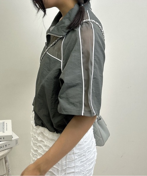 INGNI(イング)の「裾ドロストナイロンブルゾン(ブルゾン・レディース・オフホワイト/チャコールグレー/ブラック・M)」の21枚目の写真