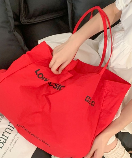 Vipoa（ヴィポア）の「logo big tote（トートバッグ・レディース・イエロー/レッド/ブルー/アイボリー/ブラック・FREE）」の5枚目の写真