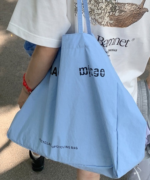 Vipoa（ヴィポア）の「logo big tote（トートバッグ・レディース・イエロー/レッド/ブルー/アイボリー/ブラック・FREE）」の3枚目の写真